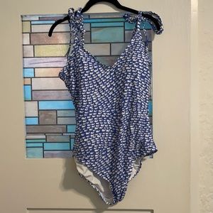 Vineyard Vines by Target one piece swimsuit